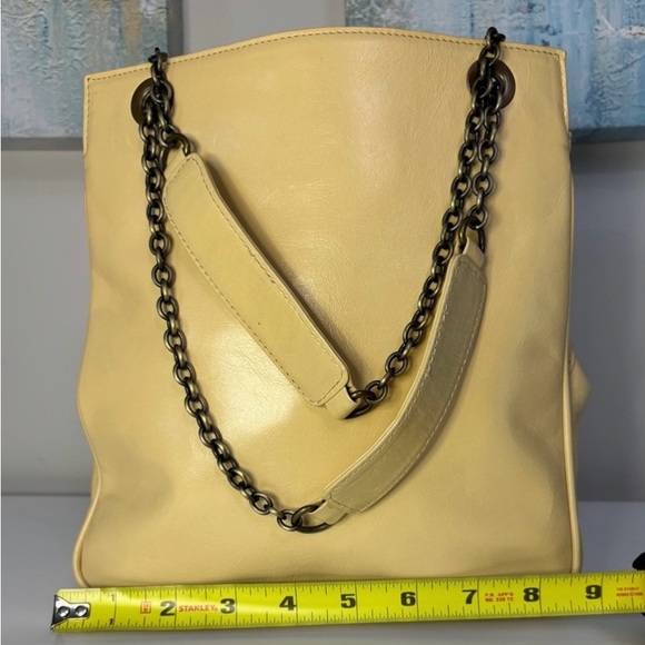 HOBO International Soft Yellow Leather Kisslock Bag with Chain Strap - Picture 3 of 12